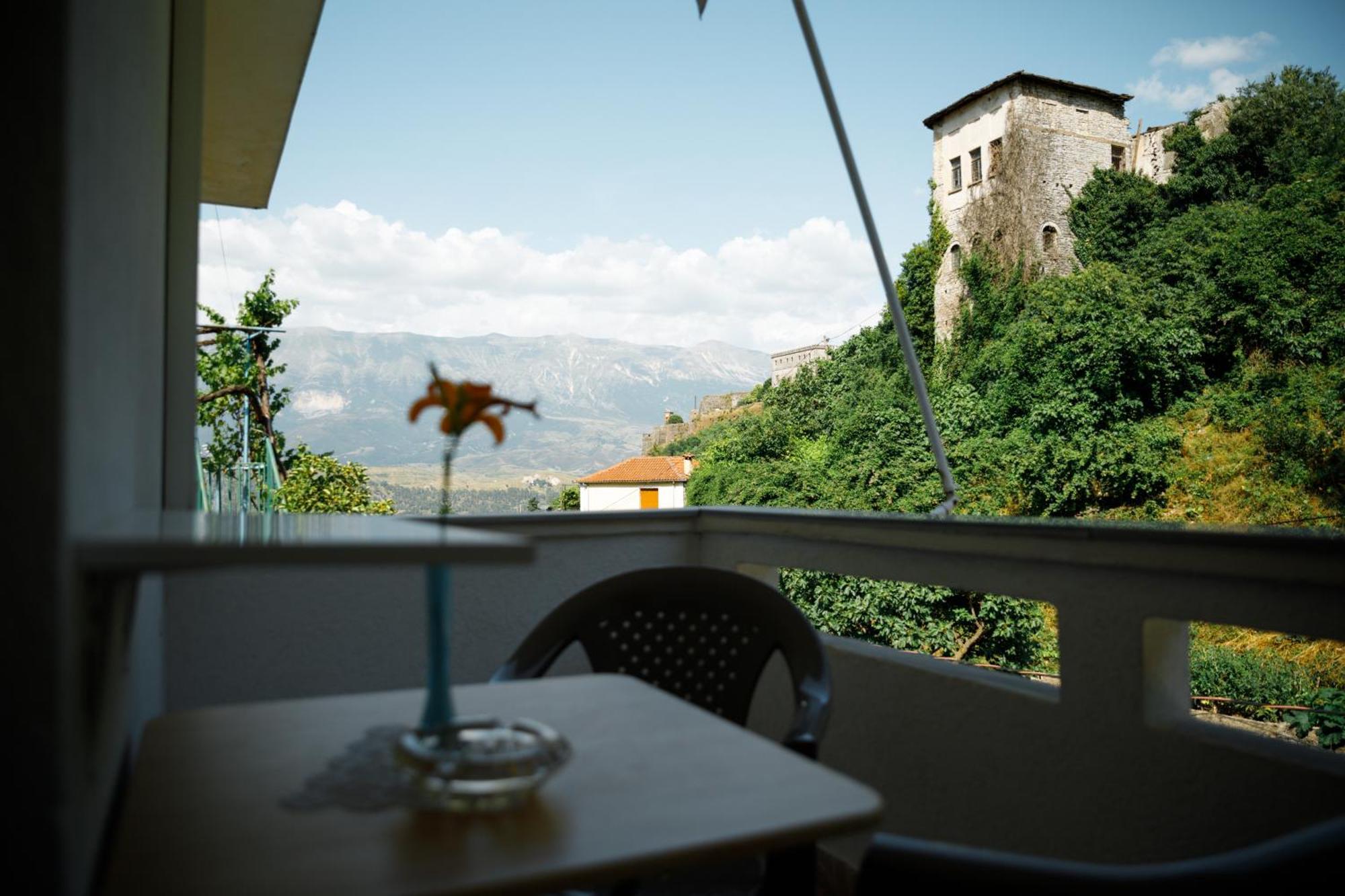 Latifi Guesthouse Gjirokaster Exterior photo