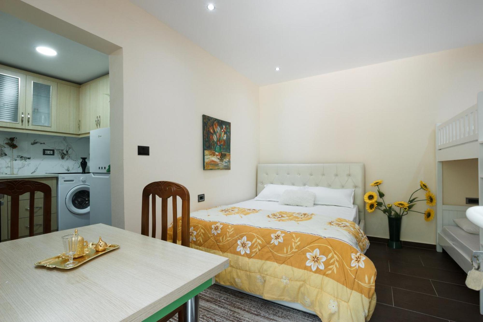 Latifi Guesthouse Gjirokaster Room photo