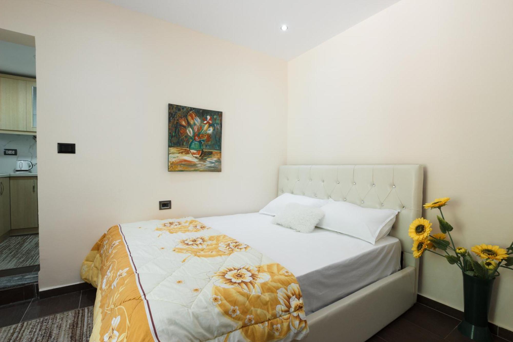Latifi Guesthouse Gjirokaster Room photo