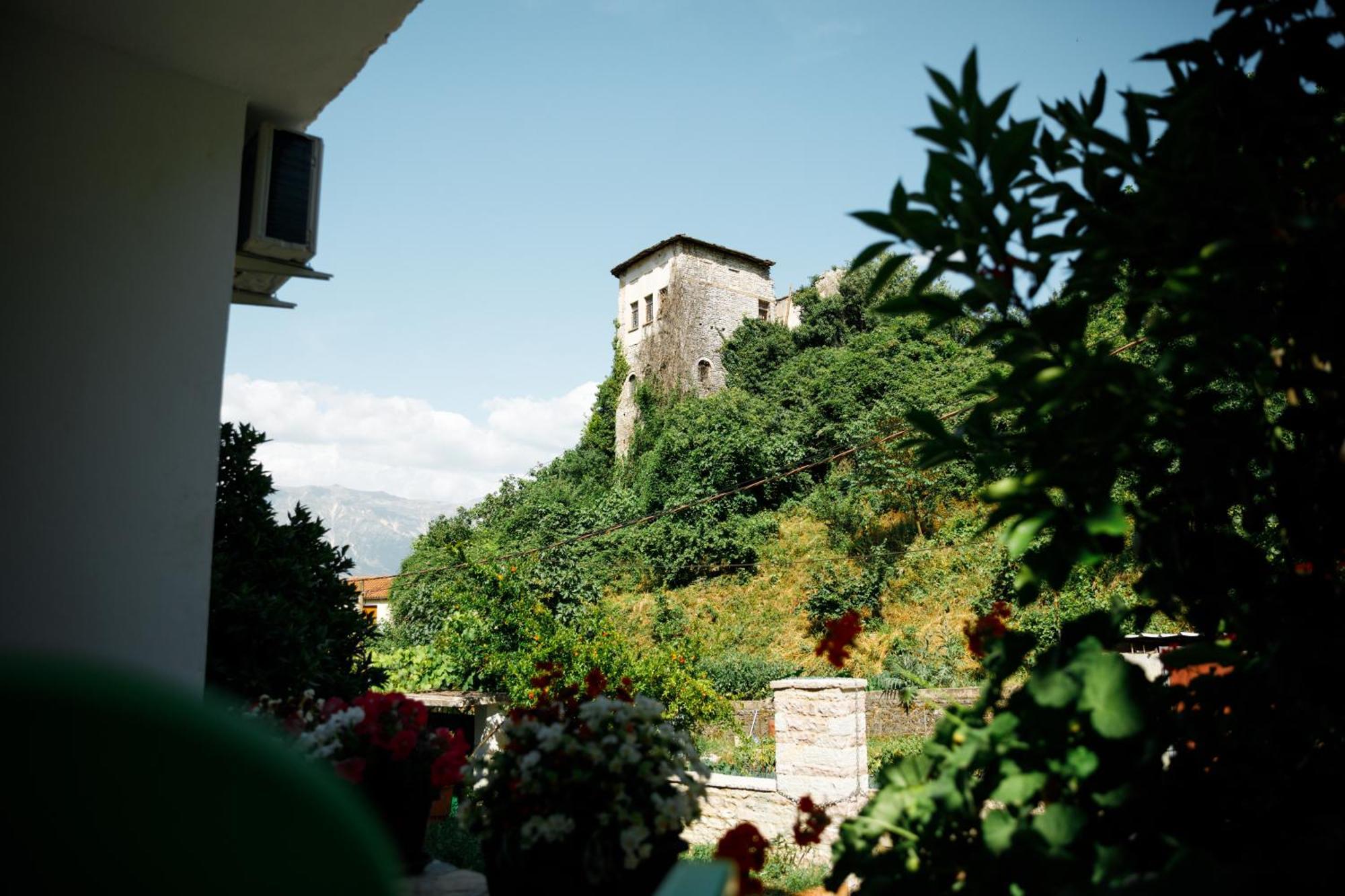 Latifi Guesthouse Gjirokaster Exterior photo