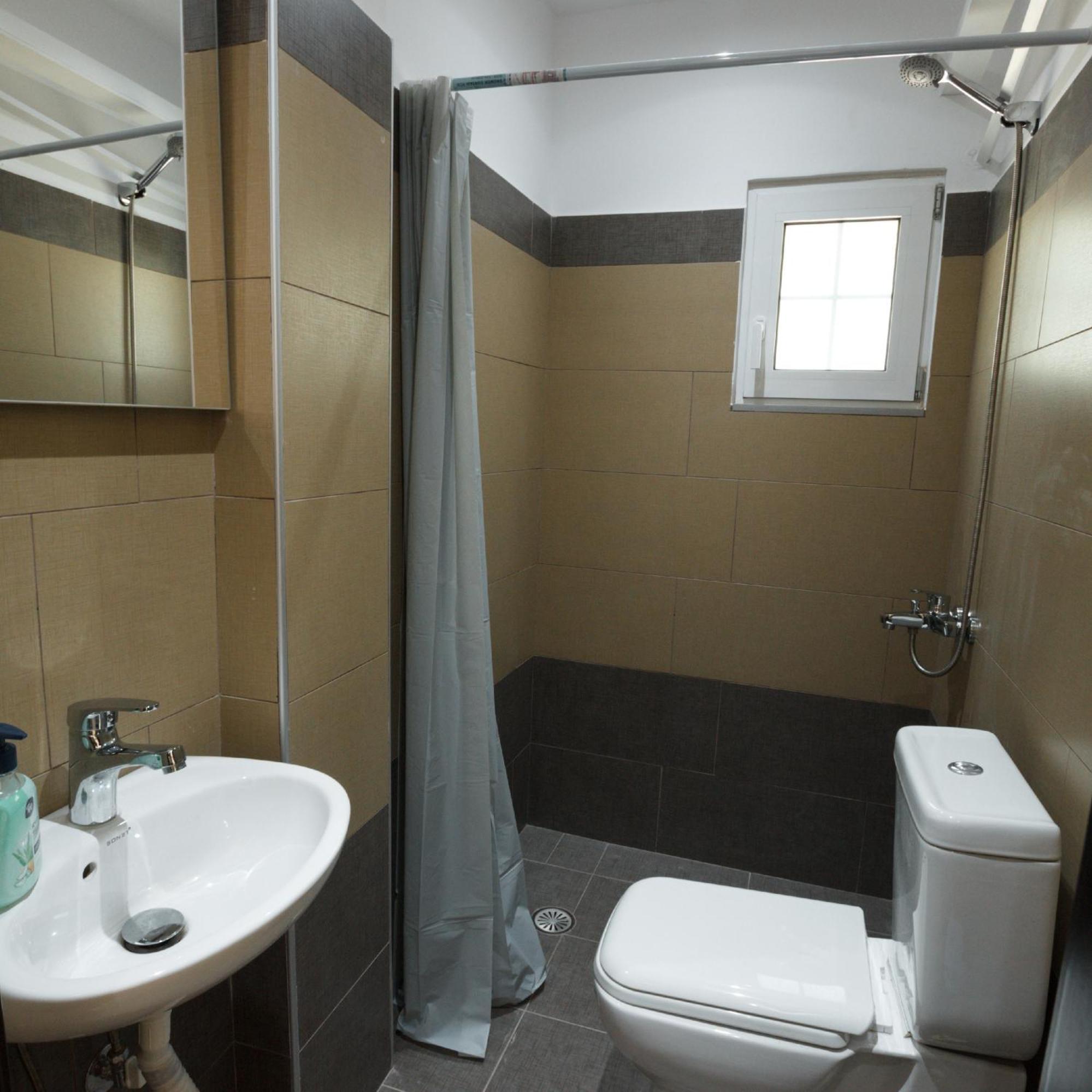 Latifi Guesthouse Gjirokaster Room photo